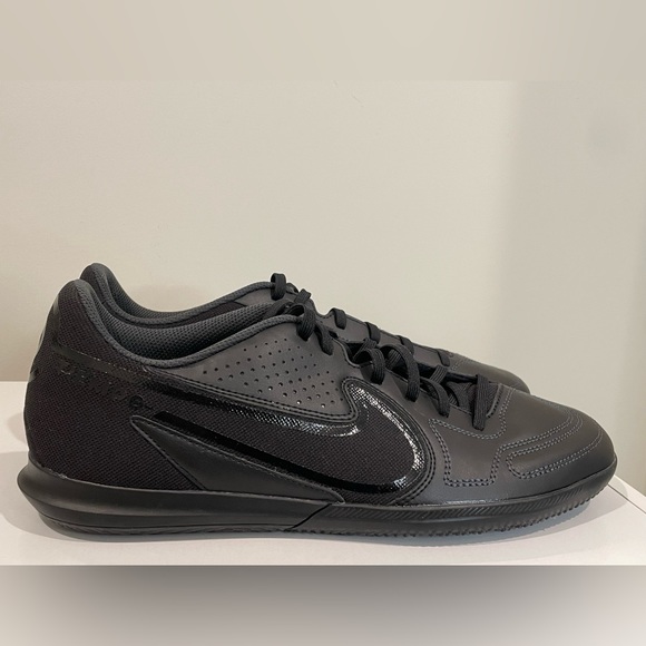Nike Men’s Tiempo Legend 9 Club IC indoor soccer cleats - Picture 1 of 10